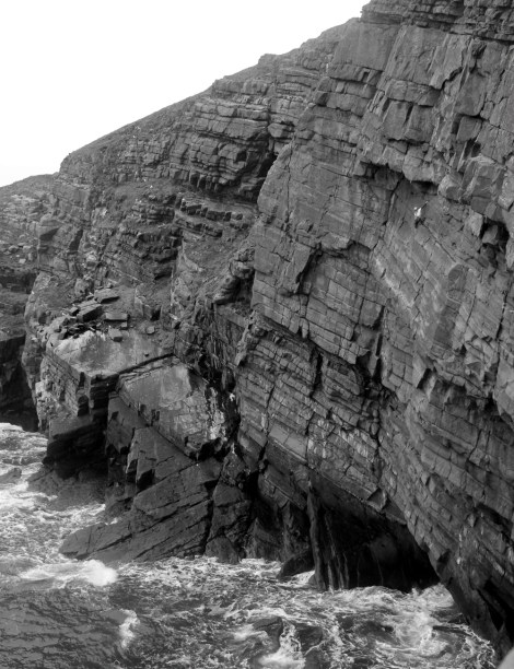 Anna shuffling along Path to Roam, with little light left © Oli Grounsell