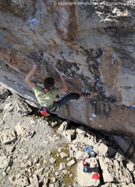 Setting up for the final hard move on Liquid Ambar, LPT © Mike Hutton